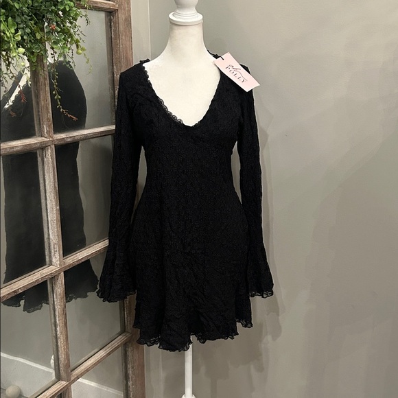 Oh Polly Nara Long-Sleeve Ruffled Lace Mini Dress in Black XL - Picture 4 of 6